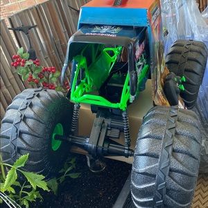 Monster Jam RC Mega Grave Digger All-Terrain
